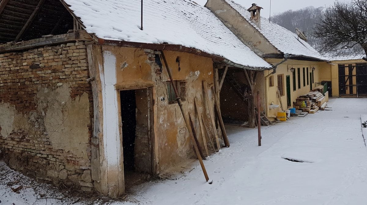 Anexa șopron înainte de reconstrucție