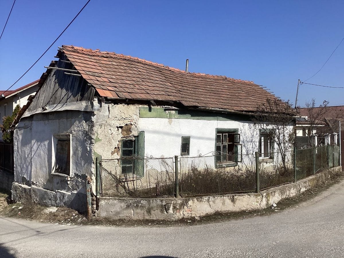 Casă veche pentru demolare