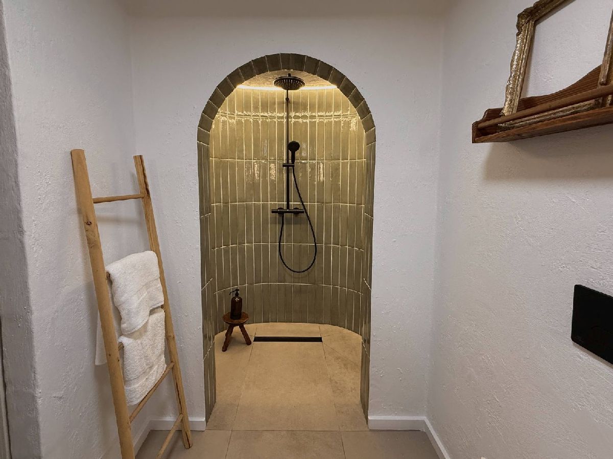 Baia cu duș walk-in