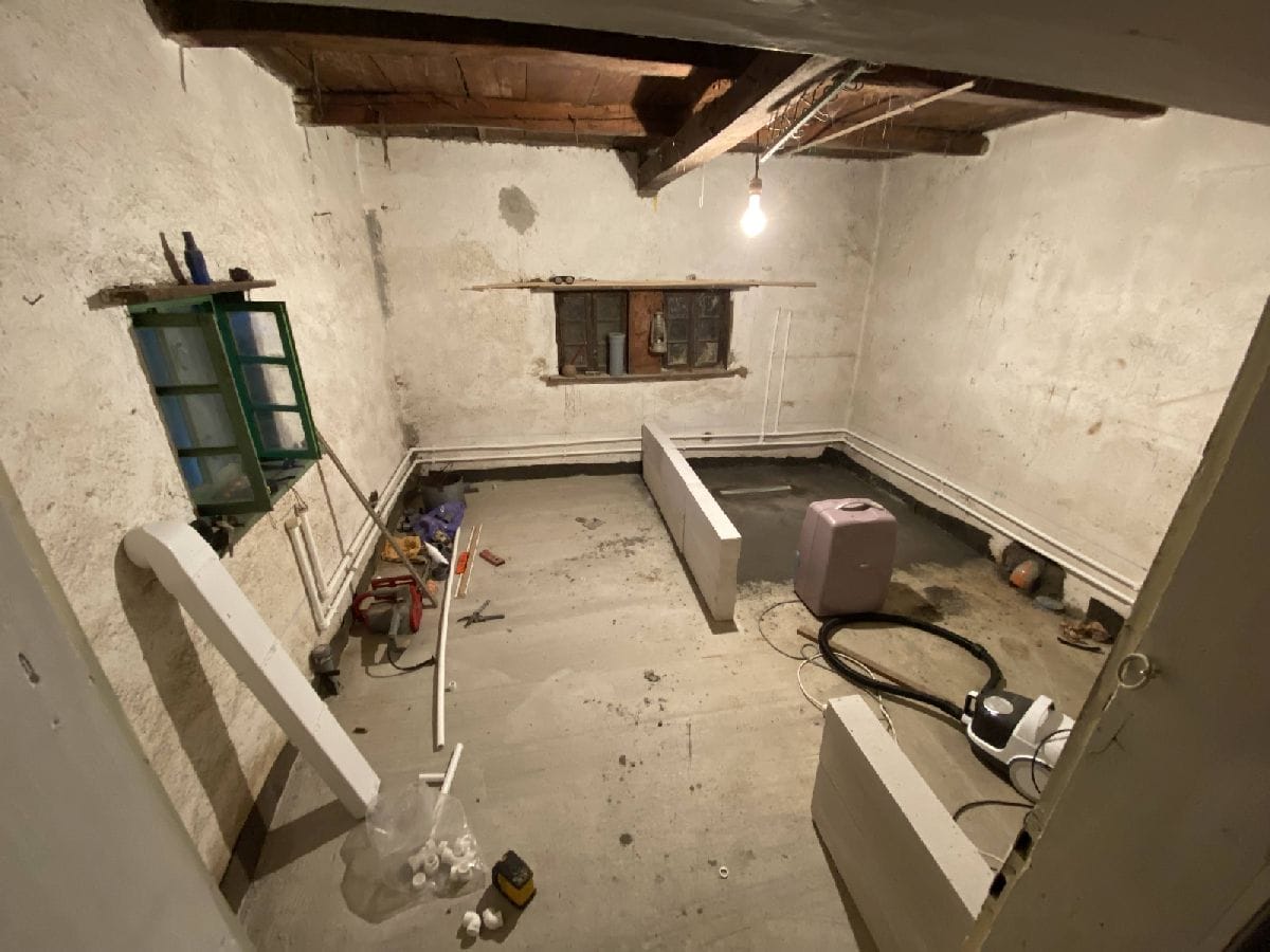 Casa 154 - Transformare cămară în baie și bucătărie