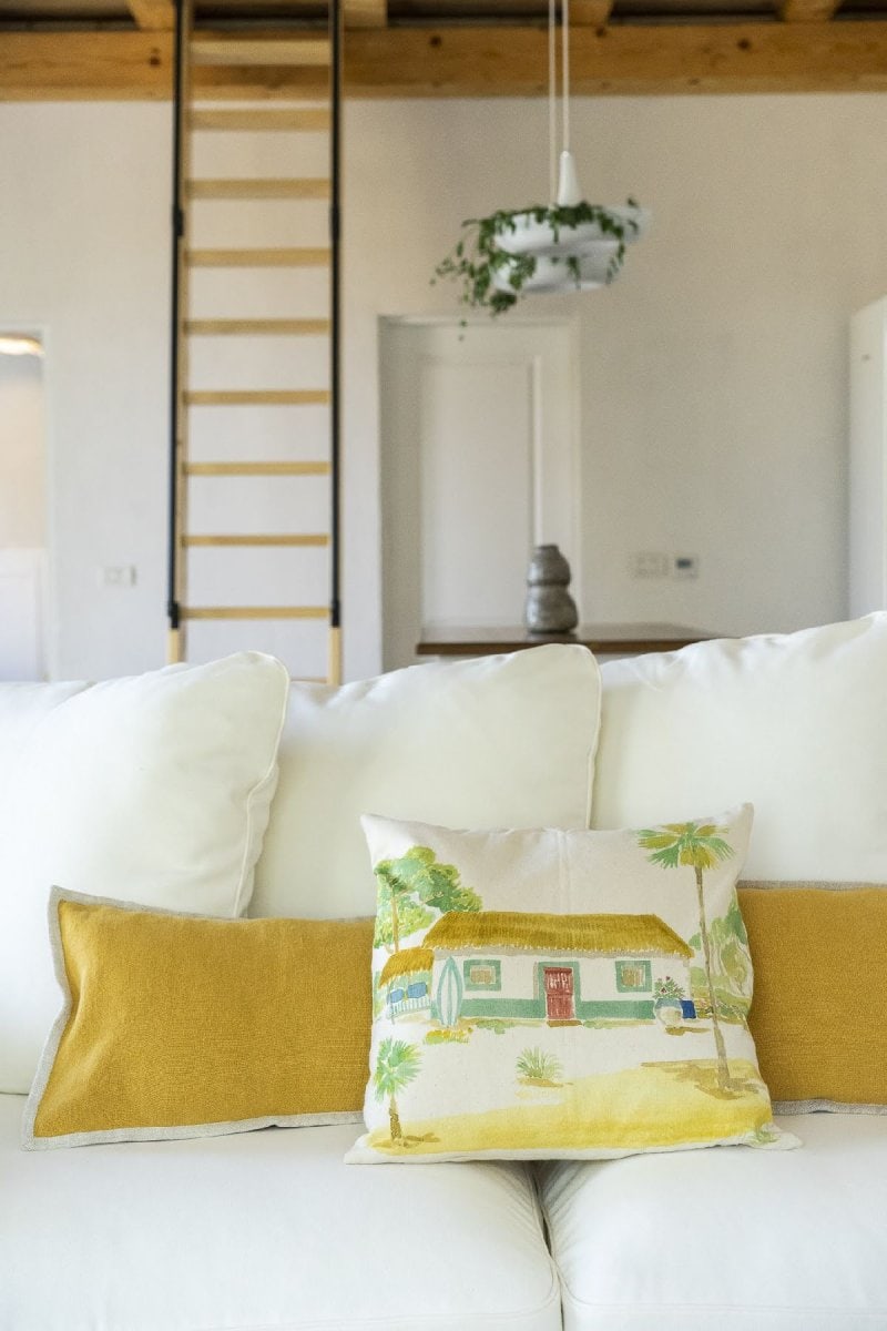 Design interior cu accente de galben