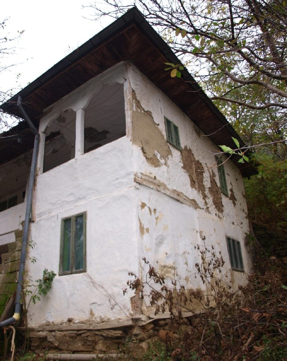 Casa Măntescu, fațade degradate