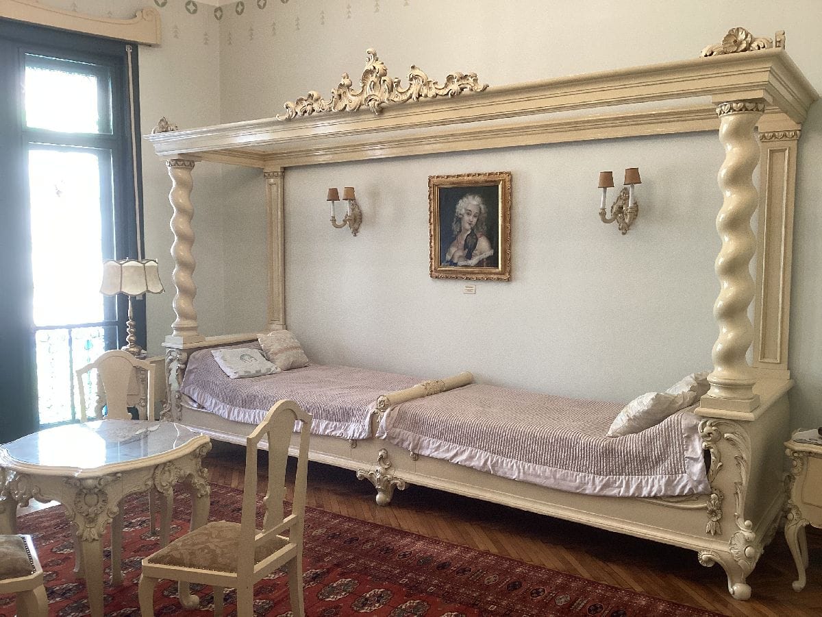 Dormitor Art Nouveau la Casa Darvas-La Roche, Oradea