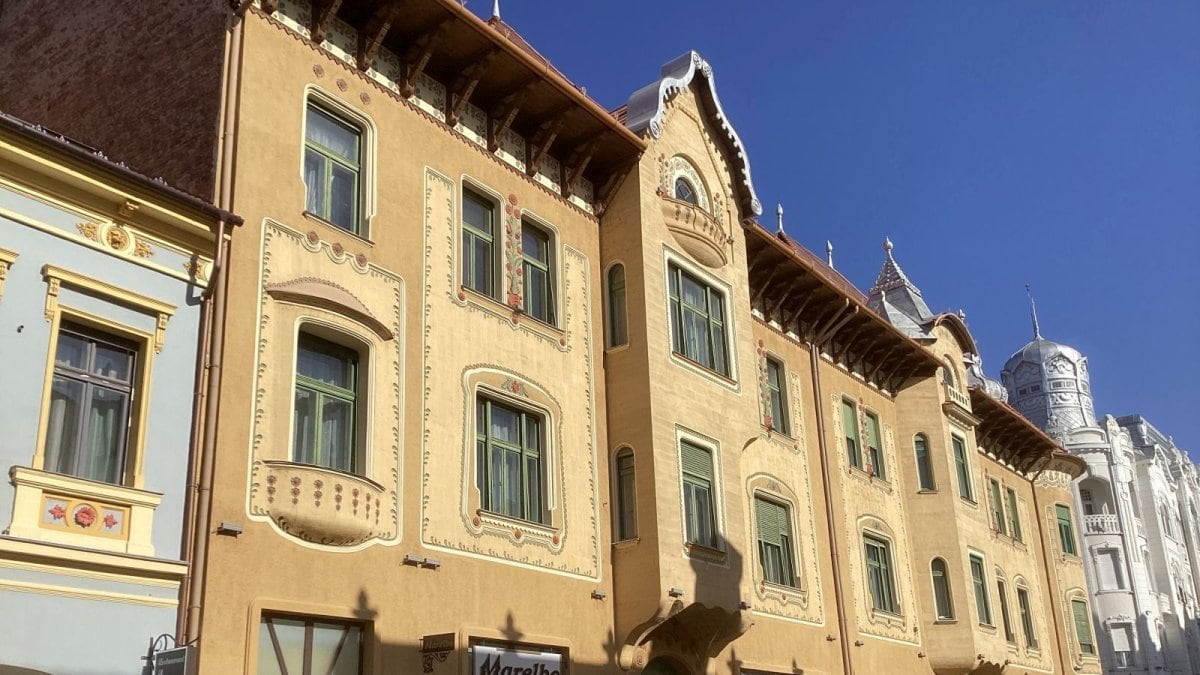 Fațadă restaurată Palat Stern, Oradea
