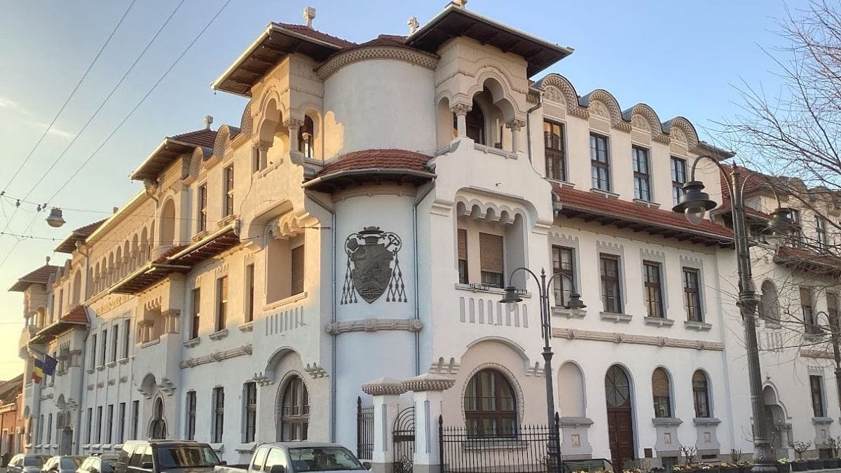 Fațada restaurată Liceul Greco-Catolic Iuliu Maniu - Oradea