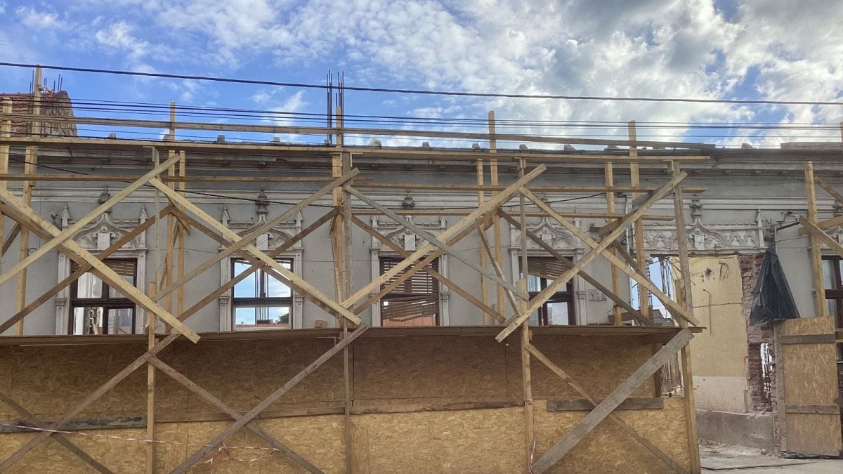 Casă veche în proces de renovare