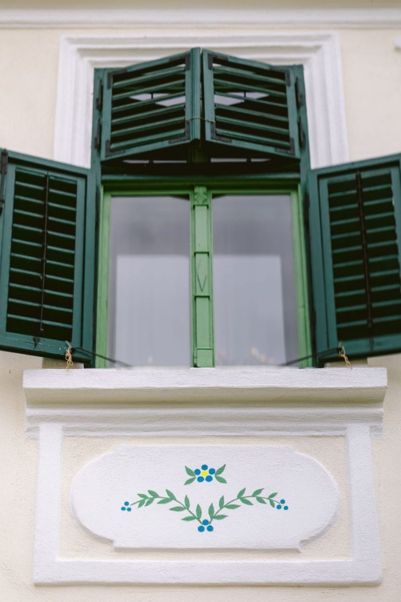Ferestre și obloane din lemn restaurate