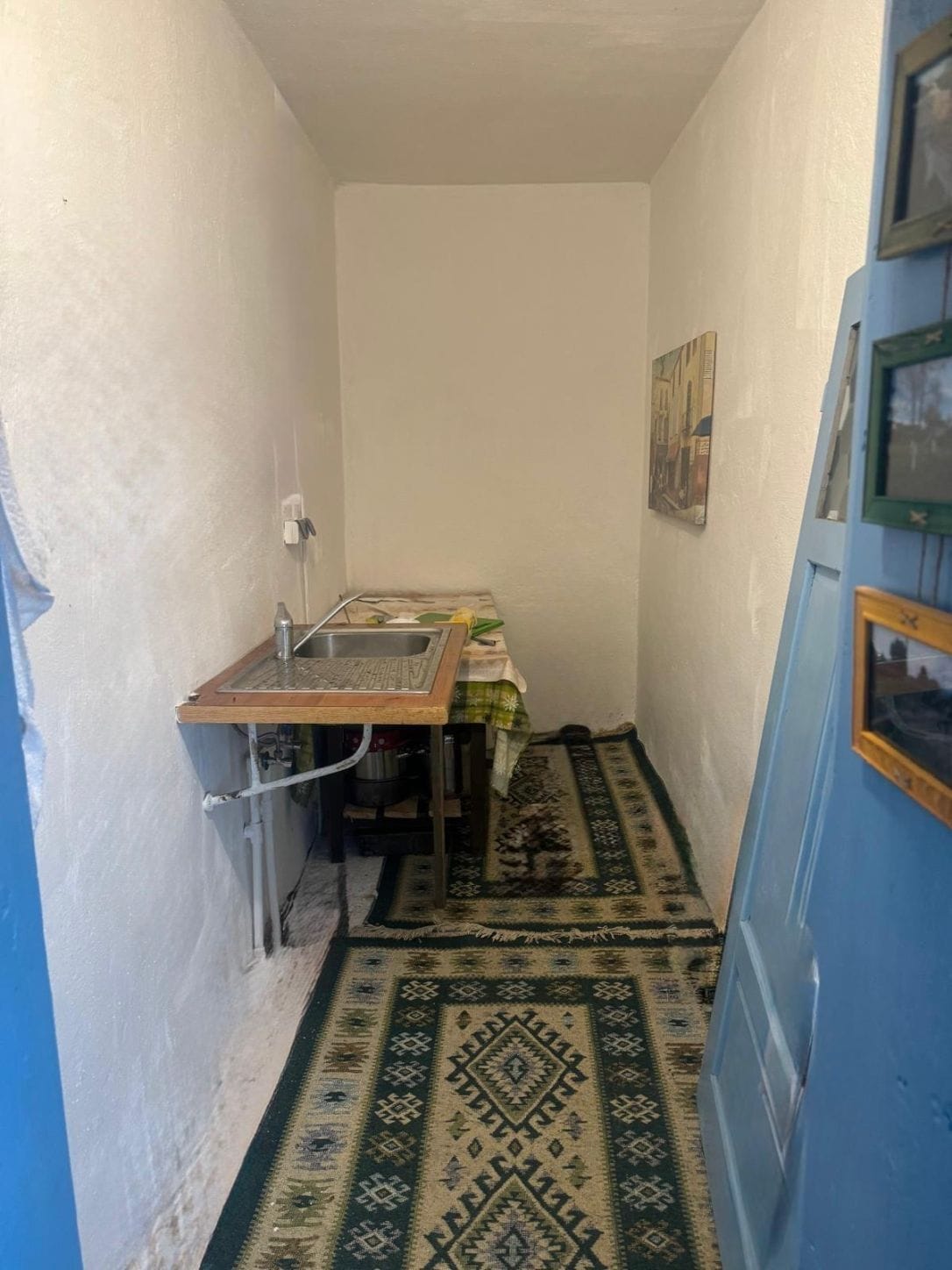 Cămara, înainte de transformarea în baie