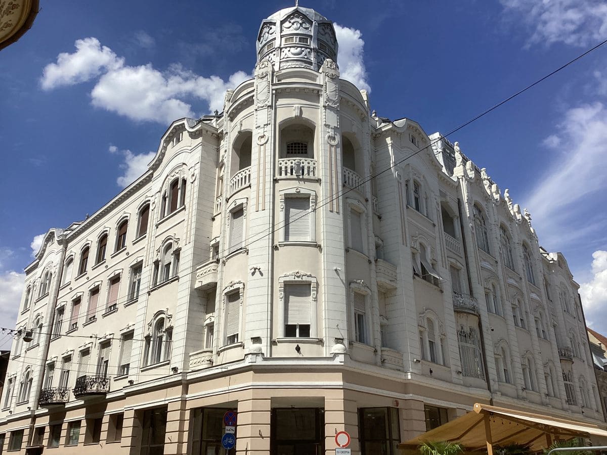 Fațada Palatul Apollo, Oradea