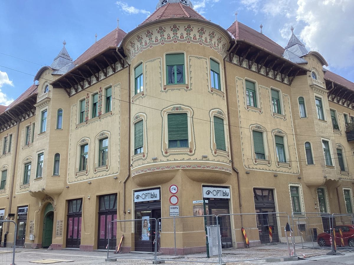 Fațadă Palat Stern, Oradea
