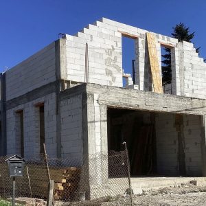 Casă în lucru